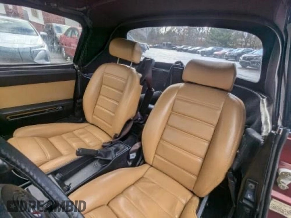 1988 Alfa Romeo Spider z VIN ZARBC5767J1056025, wystawiony jako Copart lot #58116455 z przebiegiem 78 443 mil mil oraz Czysty tytuł • Clean title. Historia ofert i sprzedaży dostępna na DreamBid. Obrazek 6.