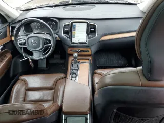 2019 Volvo XC90 Inscription z VIN YV4A22PL3K1445109, wystawiony jako Copart lot #53862415 z przebiegiem 60 388 mil mil oraz Szkody całkowita. Historia ofert i sprzedaży dostępna na DreamBid. Obrazek 8.