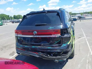 2024 Volkswagen Atlas SE z VIN 1V2JR2CA1RC529185, wystawiony jako IAAI lot #42201837 z przebiegiem 17 919 mil mil oraz . Historia ofert i sprzedaży dostępna na DreamBid. Obrazek 17.