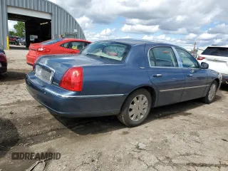 2005 Lincoln Town Car Signature Limited z VIN 1LNHM82W55Y647621, wystawiony jako Copart lot #58532875 z przebiegiem 77 336 mil mil oraz Szkoda całkowita • Salvage title. Historia ofert i sprzedaży dostępna na DreamBid. Obrazek 3.