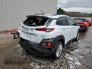 2020 Hyundai Kona SEL with VIN KM8K2CAA0LU584615, listed as a Copart auction lot 61799882 with 32,206 mi miles. Bid and sale history available at carsss.com. Image 4.