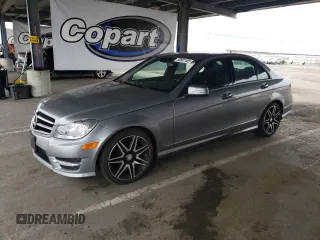 2014 Mercedes-Benz C 250 Sport z VIN WDDGF4HB8EG217004, wystawiony jako Copart lot #58807465 z przebiegiem 81 687 mil mil oraz Szkoda całkowita • Salvage title. Historia ofert i sprzedaży dostępna na DreamBid. Obrazek 1.