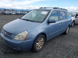 2008 Kia Sedona LX with VIN KNDMB233886206088, listed as a IAAI auction lot 41948185 with 203,327 mi miles. Bid and sale history available at carsss.com. Image 2.
