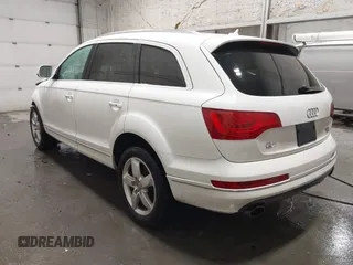 2015 Audi Q7 Premium Plus z VIN WA1LGAFE3FD010597, wystawiony jako IAAI lot #41010174 z przebiegiem 119 827 mil mil oraz . Historia ofert i sprzedaży dostępna na DreamBid. Obrazek 3.