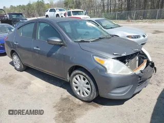 2016 Nissan Versa S z VIN 3N1CN7AP8GL838845, wystawiony jako IAAI lot #41902339 z przebiegiem 148 471 mil mil oraz . Historia ofert i sprzedaży dostępna na DreamBid. Obrazek 1.