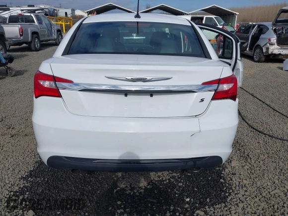 2013 Chrysler 200 Limited with VIN 1C3CCBCG7DN690139, listed as a IAAI auction lot 41744141 with 77,428 mi miles. Bid and sale history available at carsss.com. Image 16.