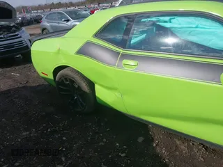 2023 Dodge Challenger R/T Scat Pack z VIN 2C3CDZFJ5PH527693, wystawiony jako IAAI lot #41428982 z przebiegiem 11 739 mil mil oraz . Historia ofert i sprzedaży dostępna na DreamBid. Obrazek 19.