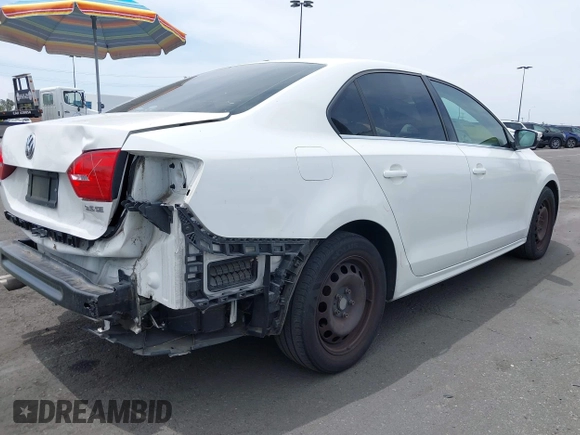 2013 Volkswagen Jetta SE with VIN 3VWDP7AJ8DM408355, listed as a IAAI auction lot 42229050 with 186,851 mi miles and . Bid and sale history available at DreamBid. Image 4.