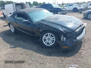 2013 Ford Mustang V6 with VIN 1ZVBP8EM7D5205089, listed as a IAAI auction lot 42418475 with 236,545 mi miles and . Bid and sale history available at DreamBid. Image 1.