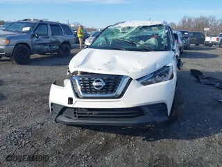 2018 Nissan Kicks SR with VIN 3N1CP5CU9JL531323, listed as a IAAI auction lot 41619636 with 105,146 mi miles. Bid and sale history available at carsss.com. Image 12.