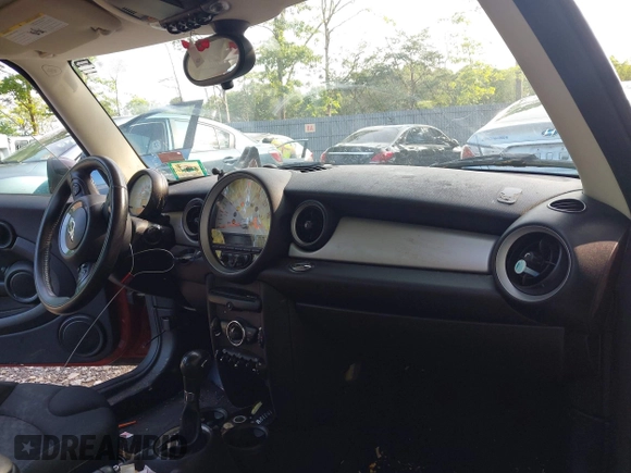 2013 MINI Clubman z VIN WMWZF3C53DT489607, wystawiony jako IAAI lot #42407339 z przebiegiem 169 164 mil mil oraz . Historia ofert i sprzedaży dostępna na DreamBid. Obrazek 5.