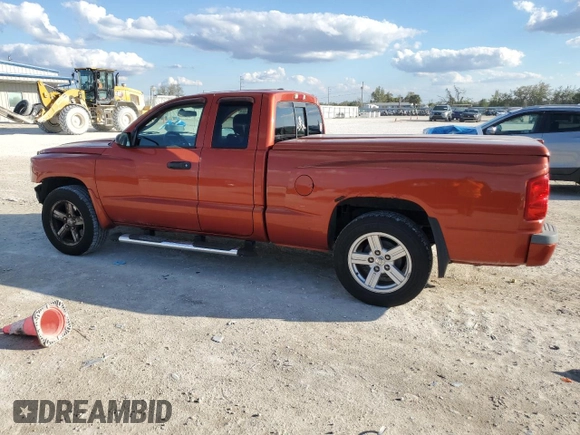 2008 Dodge Dakota z VIN 1D7HW62K78S501945, wystawiony jako Copart lot #46787265 z przebiegiem 148 742 mil mil oraz Szkoda całkowita • Salvage title. Historia ofert i sprzedaży dostępna na DreamBid. Obrazek 2.