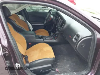 2020 Dodge Charger Scat Pack Widebody z VIN 2C3CDXGJ2LH234766, wystawiony jako IAAI lot #42005227 z przebiegiem 32 550 mil mil oraz . Historia ofert i sprzedaży dostępna na DreamBid. Obrazek 5.