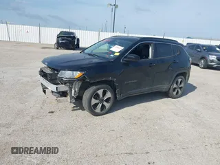 2018 Jeep Compass Latitude z VIN 3C4NJDBBXJT155149, wystawiony jako IAAI lot #42010672 z przebiegiem 81 784 mil mil oraz . Historia ofert i sprzedaży dostępna na DreamBid. Obrazek 14.