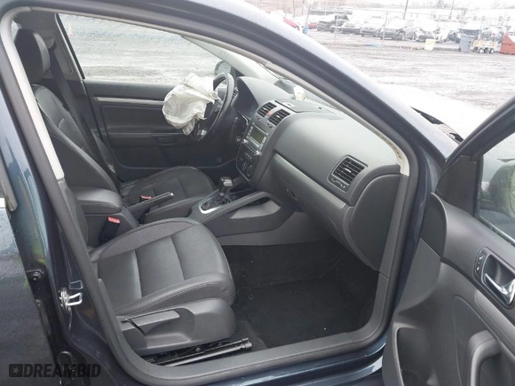 2009 Volkswagen Jetta Sedan SE with VIN 3VWRZ71K49M016683, listed as a IAAI auction lot 41530644 with NaN miles. Bid and sale history available at carsss.com. Image 5.