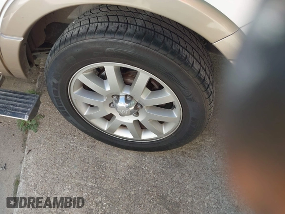 2012 Ford Expedition XLT с VIN 1FMJU1H57CEF46831, выставлен на аукционе IAAI как лот 42078155 с пробегом 232 254 миль миль и . История ставок и продаж доступна на DreamBid. Изображение 6.