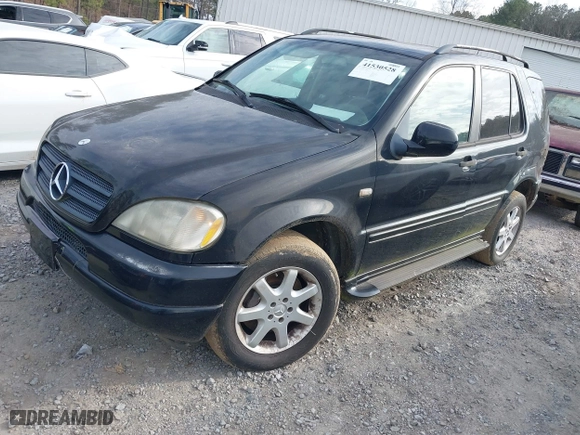 2000 Mercedes-Benz M-Class with VIN 4JGAB72E9YA208069, listed as a IAAI auction lot 41530528 with 155,967 mi miles. Bid and sale history available at carsss.com. Image 2.