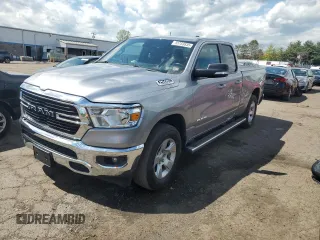 2021 Ram 1500 Big Horn z VIN 1C6SRFBT7MN582493, wystawiony jako Copart lot #55753835 z przebiegiem 33 057 mil mil oraz Szkoda całkowita • Salvage title. Historia ofert i sprzedaży dostępna na DreamBid. Obrazek 1.