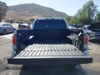 2020 Toyota Tacoma SR5 с VIN 3TMCZ5AN9LM341778, выставлен на аукционе IAAI как лот 42268274 с пробегом 64 767 миль миль и . История ставок и продаж доступна на DreamBid. Изображение 17.