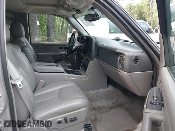 2005 Chevrolet Tahoe LS z VIN 1GNEK13T45J167997, wystawiony jako IAAI lot #42298160 z przebiegiem 142 981 mil mil oraz . Historia ofert i sprzedaży dostępna na DreamBid. Obrazek 5.