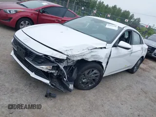 2024 Hyundai Elantra SEL z VIN KMHLM4DG6RU697014, wystawiony jako IAAI lot #42441346 z przebiegiem 28 771 mil mil oraz . Historia ofert i sprzedaży dostępna na DreamBid. Obrazek 17.