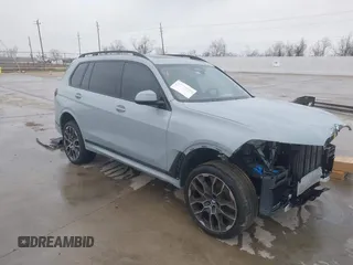 2024 BMW X7 xDrive40i z VIN 5UX23EM08R9V69757, wystawiony jako IAAI lot #41607417 z przebiegiem 6 188 mil mil oraz . Historia ofert i sprzedaży dostępna na DreamBid. Obrazek 1.