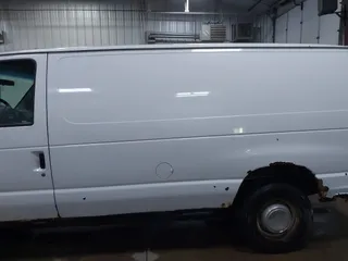 2002 Ford Econoline Cargo with VIN 1FTSE34L22HA51536, listed as a IAAI auction lot 42071689 with 280,951 mi miles and . Bid and sale history available at DreamBid. Image 14.