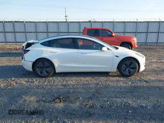 2019 Tesla Model 3 Mid Range z VIN 5YJ3E1EA8KF464681, wystawiony jako IAAI lot #42072104 z przebiegiem 83 451 mil mil oraz . Historia ofert i sprzedaży dostępna na DreamBid. Obrazek 13.