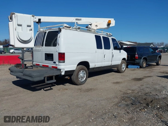 2007 Ford Econoline Cargo with VIN 1FTSE34L47DA57417, listed as a IAAI auction lot 41832862 with 124,517 mi miles. Bid and sale history available at carsss.com. Image 4.