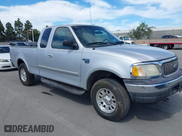 2001 Ford F-150 XL with VIN 1FTRX18L91KF29881, listed as a IAAI auction lot 42021554 with 199,041 mi miles. Bid and sale history available at carsss.com. Image 1.
