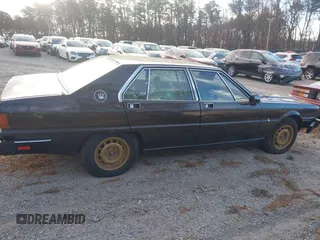 1982 Maserati Quattroporte z VIN ZAMBC1102CA301920, wystawiony jako IAAI lot #41297603 z przebiegiem 62 287 mil mil oraz . Historia ofert i sprzedaży dostępna na DreamBid. Obrazek 13.