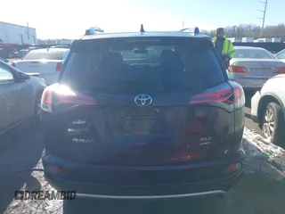 2016 Toyota RAV4 XLE с VIN 2T3RFREV2GW523265, выставлен на аукционе IAAI как лот 41332754 с пробегом 107 072 миль миль и . История ставок и продаж доступна на DreamBid. Изображение 16.