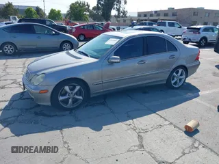 2004 Mercedes-Benz C 230 Kompressor z VIN WDBRF40J24A594806, wystawiony jako IAAI lot #42444464 z przebiegiem 266 778 mil mil oraz . Historia ofert i sprzedaży dostępna na DreamBid. Obrazek 2.