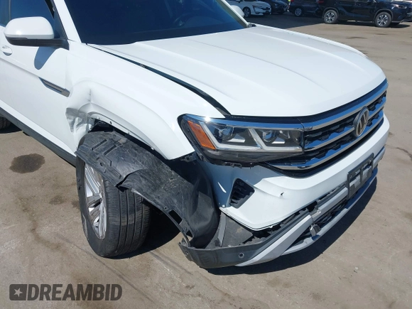 2020 Volkswagen Atlas with VIN 1V2YC2CA4LC205011, listed as a IAAI auction lot 42233807 with 39,084 mi miles and . Bid and sale history available at DreamBid. Image 6.