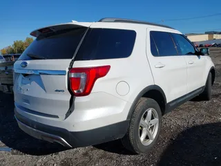 2016 Ford Explorer XLT with VIN 1FM5K8D84GGA22479, listed as a IAAI auction lot 40645958 with 127,482 mi miles and . Bid and sale history available at carsss.com. Image 4.