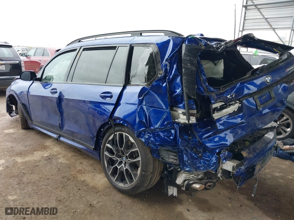 2025 BMW X7 M60i with VIN 5UX33EM0XS9X98693, listed as a IAAI auction lot 41009705 with 2,814 mi miles. Bid and sale history available at carsss.com. Image 3.