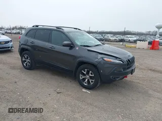 2016 Jeep Cherokee Trailhawk z VIN 1C4PJMBS4GW167650, wystawiony jako IAAI lot #41936549 z przebiegiem 218 000 mil mil oraz . Historia ofert i sprzedaży dostępna na DreamBid. Obrazek 1.