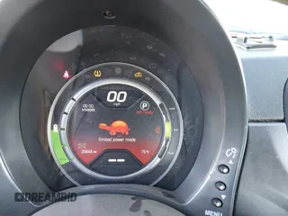 2016 FIAT 500e z VIN 3C3CFFGE5GT211065, wystawiony jako IAAI lot #42001992 z przebiegiem 29 848 mil mil oraz . Historia ofert i sprzedaży dostępna na DreamBid. Obrazek 7.