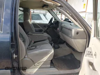 2005 Chevrolet Tahoe LS with VIN 1GNEC13V65R195249, listed as a IAAI auction lot 41940268 with 177,642 mi miles. Bid and sale history available at carsss.com. Image 5.