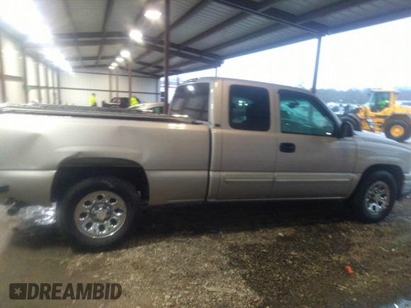 2006 Chevrolet Silverado 1500 LT1 with VIN 1GCEC19V56Z142057, listed as a IAAI auction lot 41752031 with 82,607 mi miles. Bid and sale history available at carsss.com. Image 13.