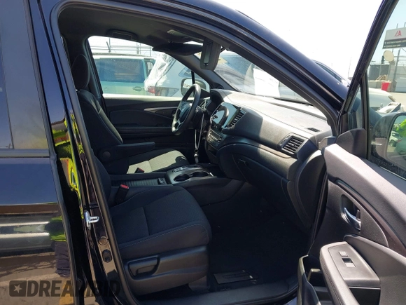 2021 Honda Passport Sport z VIN 5FNYF8H21MB038592, wystawiony jako IAAI lot #41955838 z przebiegiem 31 844 mil mil oraz . Historia ofert i sprzedaży dostępna na DreamBid. Obrazek 5.