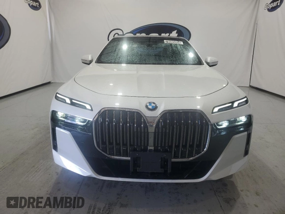 2024 BMW 7 Series 740i xDrive z VIN WBA33EH06RCS76214, wystawiony jako Copart lot #78085004 z przebiegiem 2 808 mil mil oraz Czysty tytuł • Clean title. Historia ofert i sprzedaży dostępna na DreamBid. Obrazek 5.