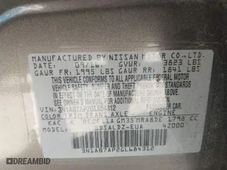 2016 Nissan Sentra SR with VIN 3N1AB7AP2GL684312, listed as a IAAI auction lot 41640898 with 177,468 mi miles. Bid and sale history available at carsss.com. Image 9.