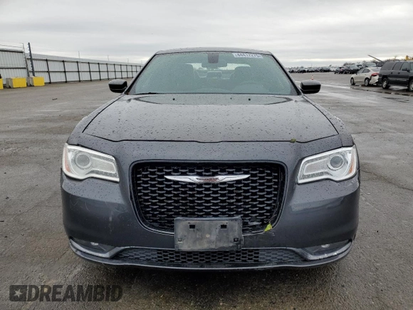 2015 Chrysler 300 with VIN 2C3CCABG2FH926929, listed as a Copart auction lot 44417275 with 133,737 mi miles and Salvage Title. Bid and sale history available at carsss.com. Image 5.