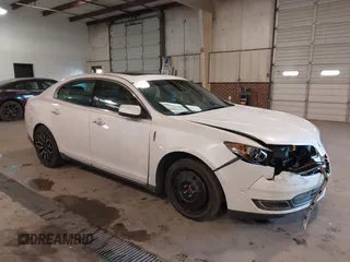 2013 Lincoln MKS z VIN 1LNHL9EK4DG601882, wystawiony jako IAAI lot #41636316 z przebiegiem 39 540 mil mil oraz . Historia ofert i sprzedaży dostępna na DreamBid. Obrazek 1.