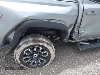 2024 Chevrolet Colorado 4WD Z71 with VIN 1GCPTDEK3R1152059, listed as a IAAI auction lot 42383826 with 4,002 mi miles and . Bid and sale history available at DreamBid. Image 6.