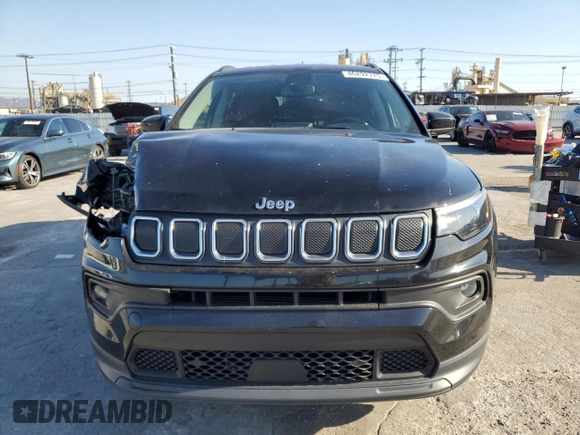 2022 Jeep Compass Latitude with VIN 3C4NJDBB6NT151038, listed as a Copart auction lot 46292775 with 29,912 mi miles and Salvage Title. Bid and sale history available at DreamBid. Image 5.