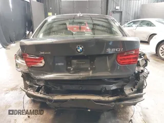 2015 BMW 3 Series 320i xDrive z VIN WBA3C3G57FNS76157, wystawiony jako IAAI lot #42042392 z przebiegiem 93 756 mil mil oraz . Historia ofert i sprzedaży dostępna na DreamBid. Obrazek 16.