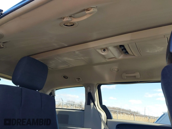 2011 Chrysler Town & Country Touring with VIN 2A4RR5DG4BR614120, listed as a IAAI auction lot 41886641 with 212,414 mi miles. Bid and sale history available at carsss.com. Image 18.