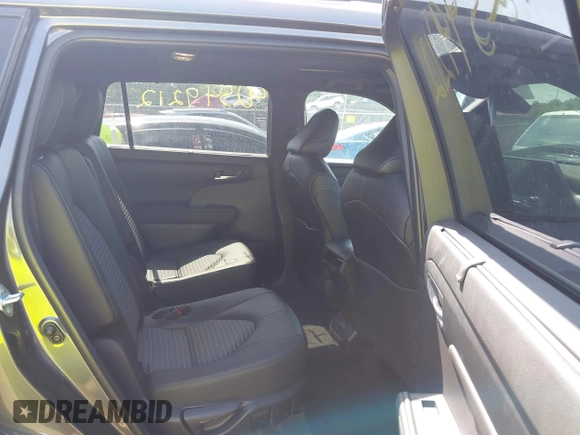 2024 Toyota Highlander LE with VIN 5TDKDRBH2RS568670, listed as a IAAI auction lot 42549212 with 10,600 mi miles and . Bid and sale history available at DreamBid. Image 8.